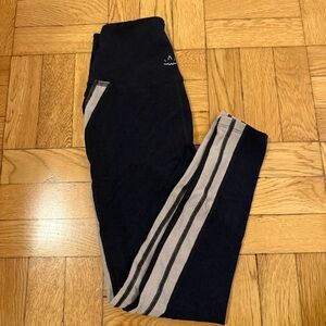 Beyond Yoga Black and beige stripe Leggings